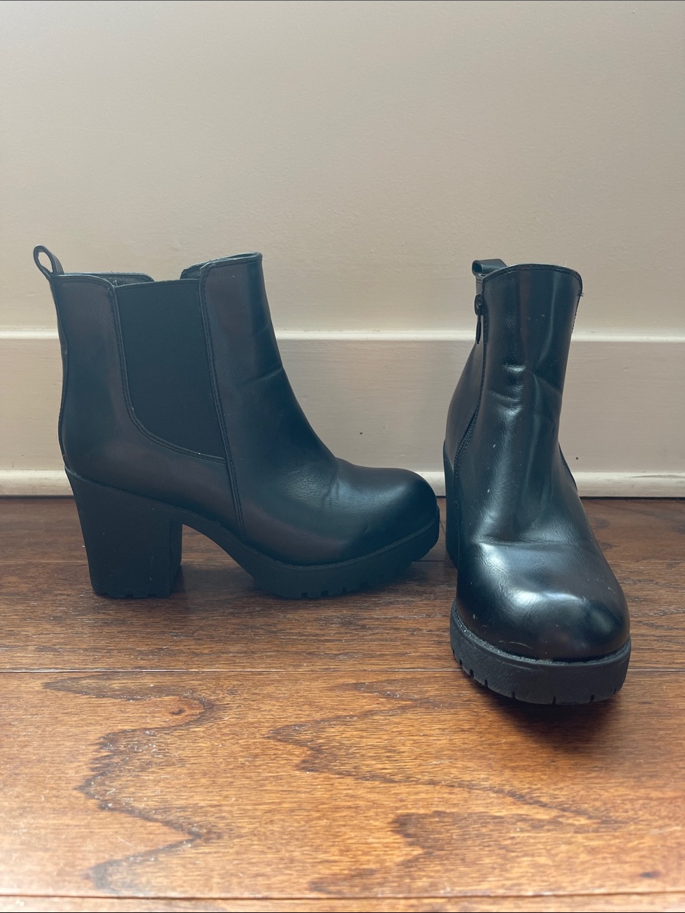 Refresh Black Chunky Heel Chelsea Ankle Boots